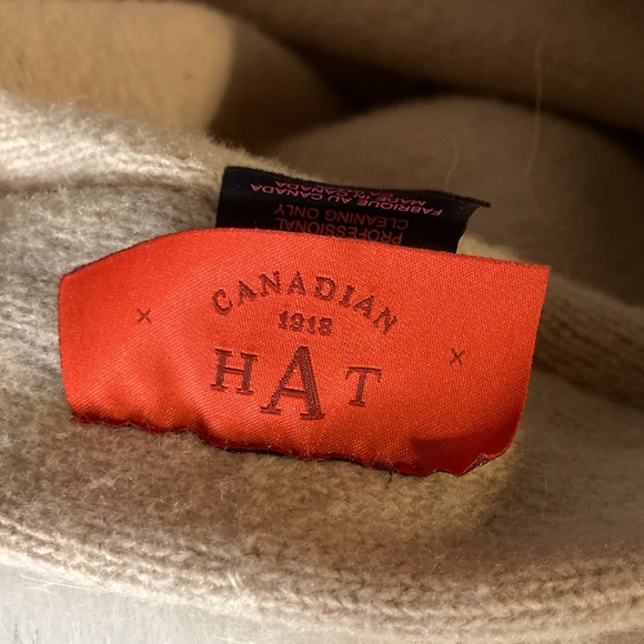 Authentic fox fur Canadian hat - Picture 4 of 5